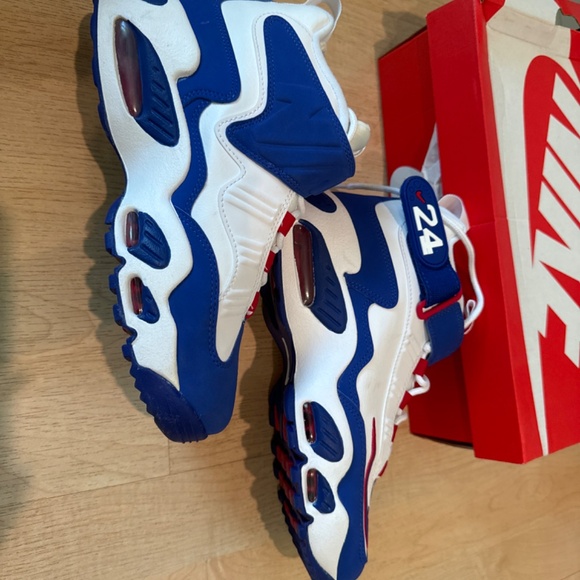 AIR GRIFFEY MAX 1 RED WHHITE AND BLUE - Picture 3 of 3